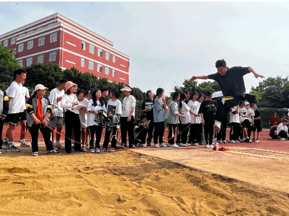 四川托普计算机职业学校