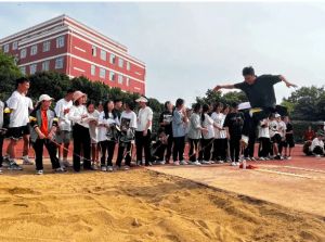 四川托普计算机职业学校是民办还是公办_就业与升学