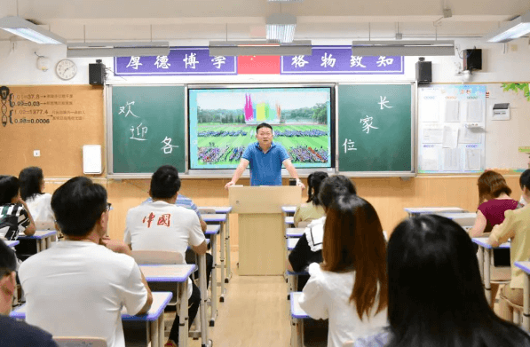 成都市郫都区绵实外国语学校