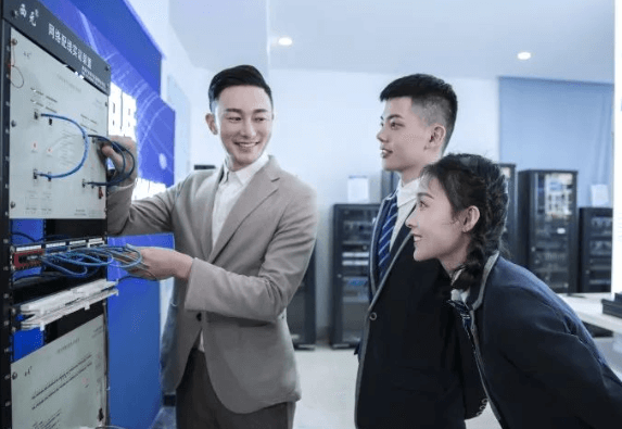 成都新华高级技工学校