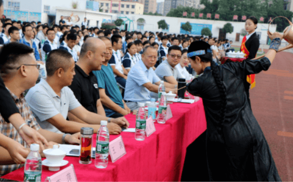 成都圣亚技工学校