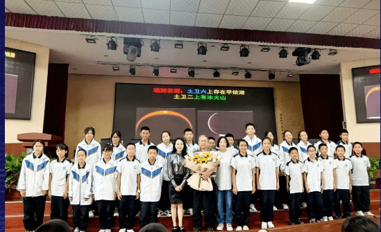 崇州市蜀城中学