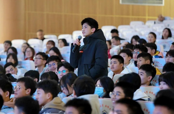 眉山北外附属东坡外国语学校