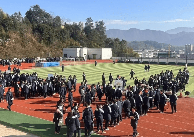 成都龙泉二中