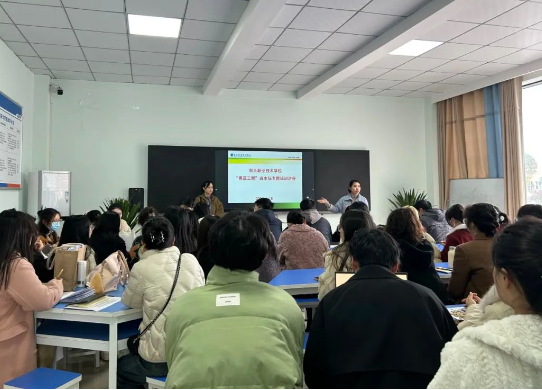 崇州市蜀城中学