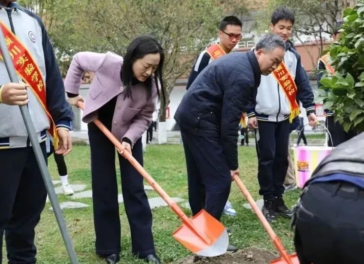 都江堰市领川实验学校