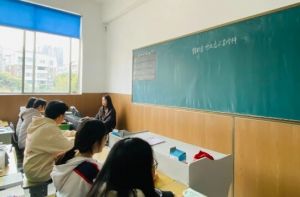 在成都学音乐哪所艺术学校好-四川现代艺术学校蛟龙校区