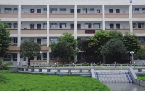 四川省崇州市蜀城中学