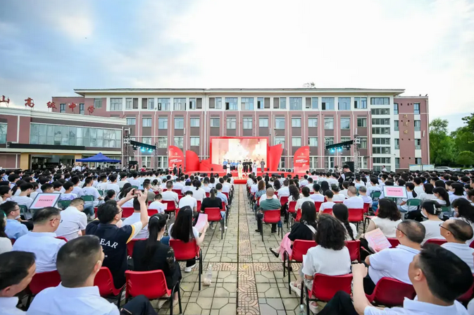 都江堰市青城山高级中学