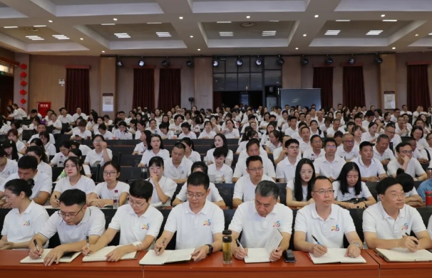 成都市郫都区博瑞实验学校