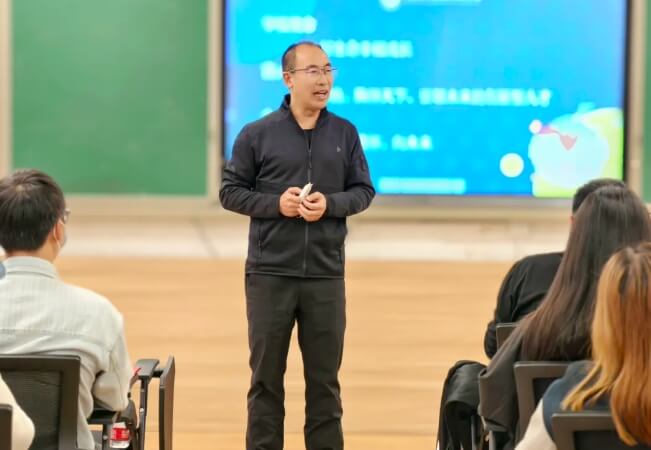 成都市郫都区绵实外国语学校