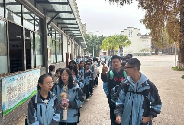 龙泉师一