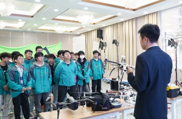 成都新华高级技工学校