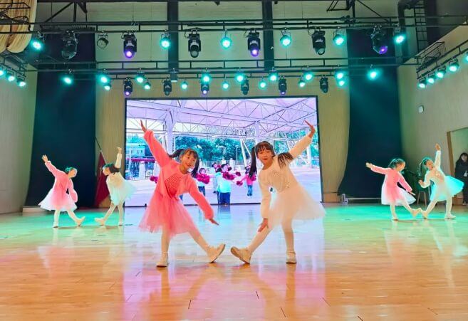 成都市郫都区绵实外国语学校