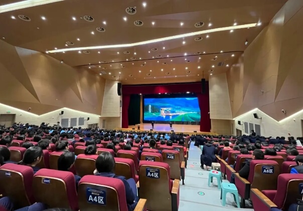 成都市新津区成外学校