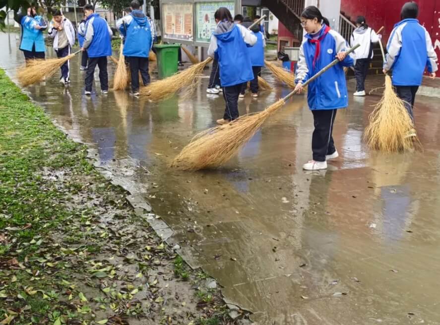四川省崇州市怀远中学