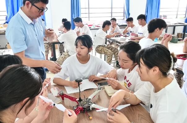 四川天府新区航空旅游职业学院