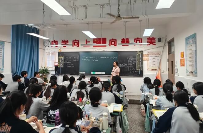 眉山育英实验学校