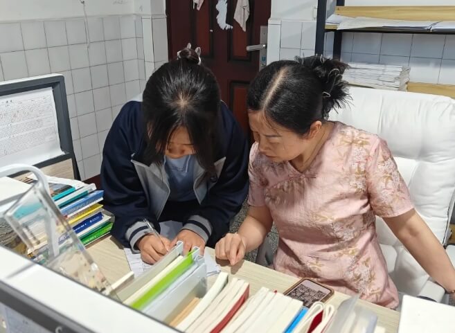 眉山育英实验学校
