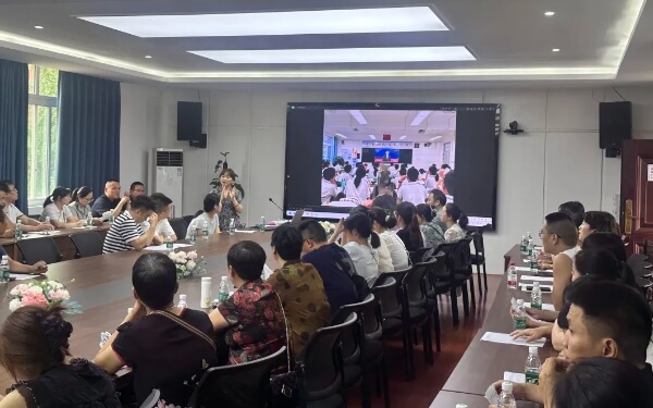 四川省崇州市崇庆中学