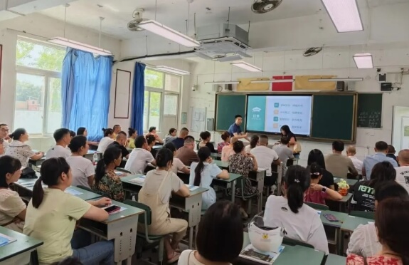 四川省崇州市崇庆中学