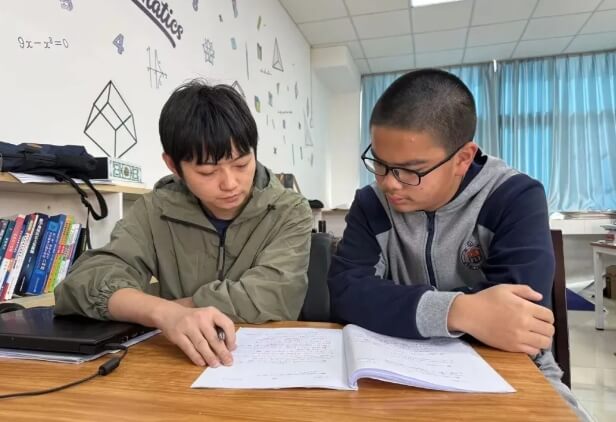 都江堰市嘉祥外国语学校