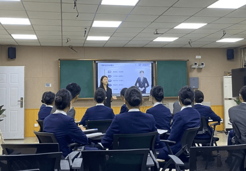 成都泛美航空旅游职业学校