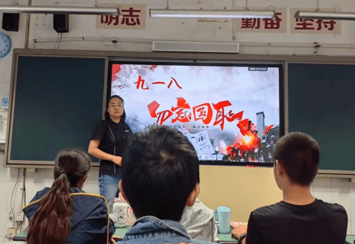 四川省成都艺体中学