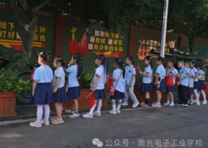 2026年南充电子工业学校是正规的吗_学费贵吗