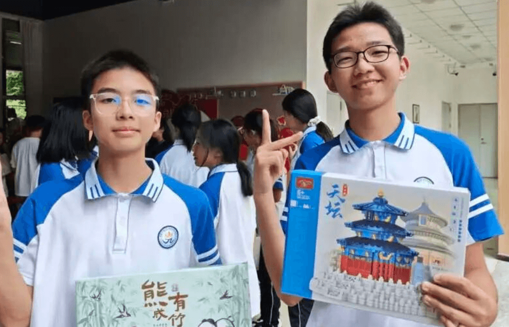 成都市温江区光华实验中学校