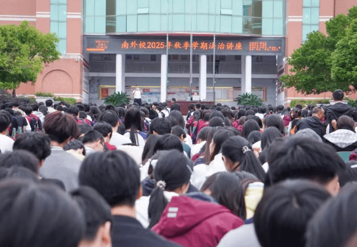 四川省南充外国语中等专业学校