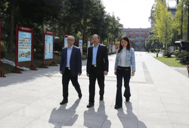 四川省成都市郫都区第一中学 四川省成都市郫都区第一中学