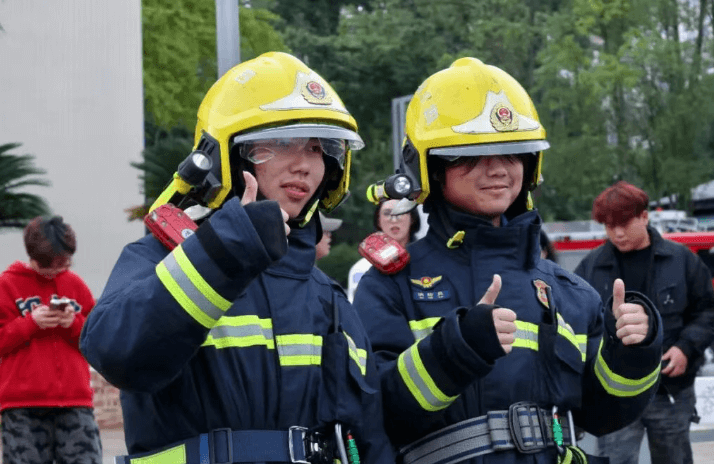 四川文化艺术学院