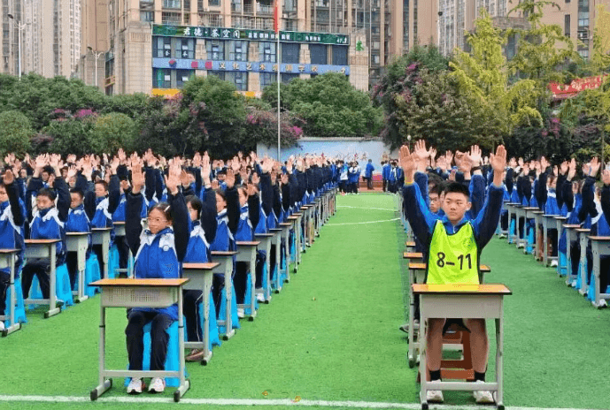 成都市温江区光华实验中学校