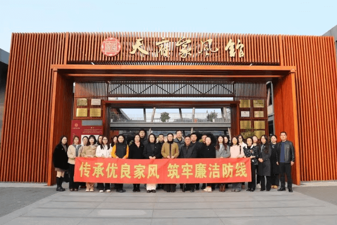 都江堰市领川实验学校 都江堰市领川实验学校