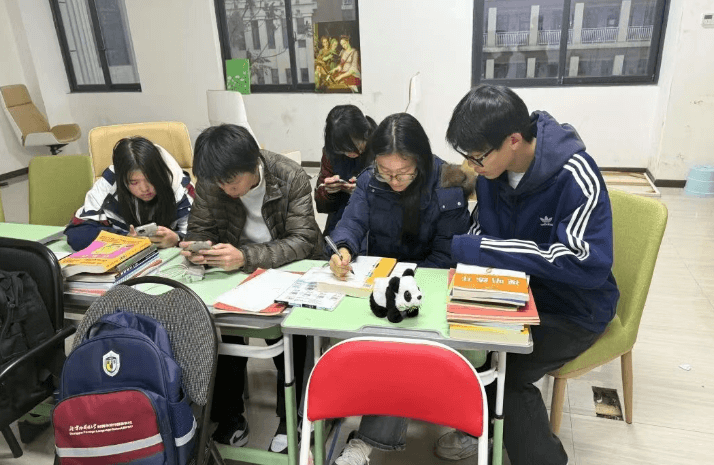 眉山北外附属东坡外国语学校