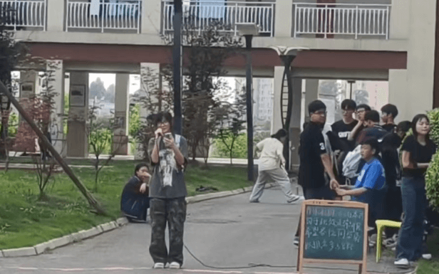 眉山北外附属东坡外国语学校