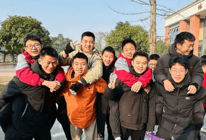 四川省新津中学