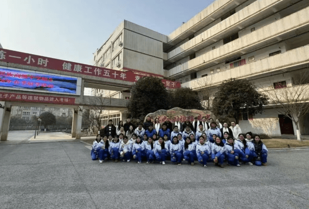 四川省成都市龙泉第二中学 四川省成都市龙泉第二中学