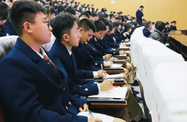 成都实外新都五龙山学校