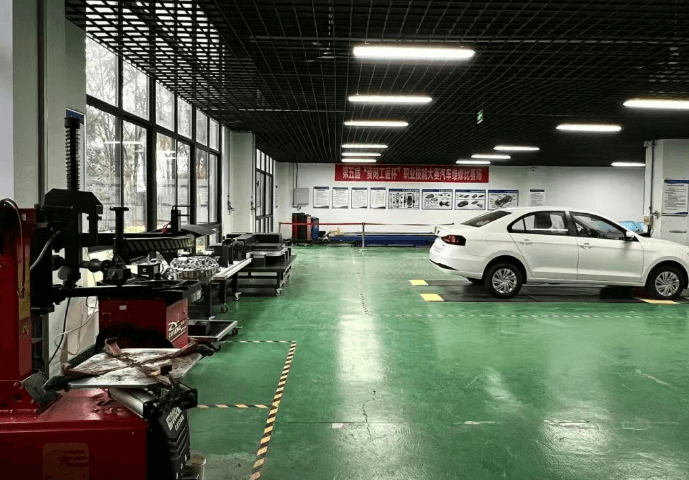 四川希望汽车职业学院 四川希望汽车职业学院