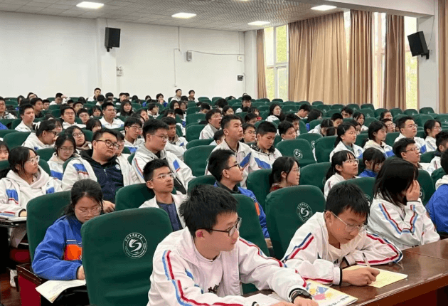 四川省崇州市蜀城中学