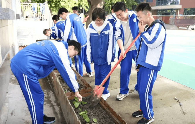 成都佳兴外国语学校