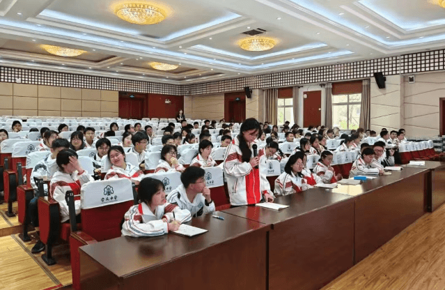 四川省崇州市崇庆中学