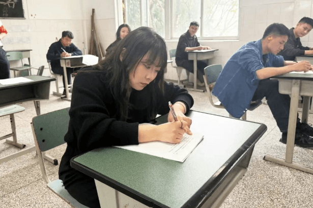 成都指南针职业技术学校