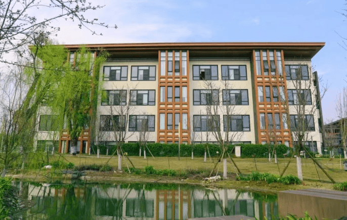 都江堰市领川万汇实验学校 都江堰市领川万汇实验学校