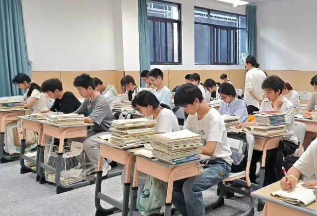 武侯区育英学校学子 武侯区育英学校学子
