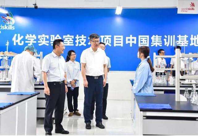 天津职业技术师范大学领导到访四川理工