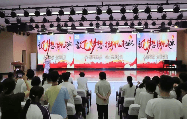 成都市温江区冠城实验学校