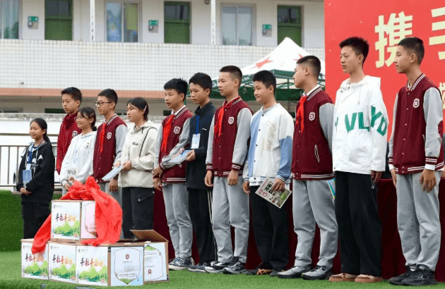 成都金苹果锦城第一中学 成都金苹果锦城第一中学